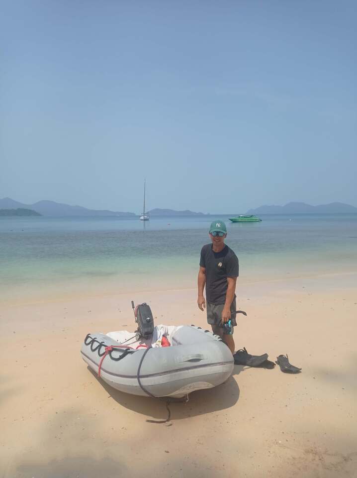 koh wai island thailande on boat